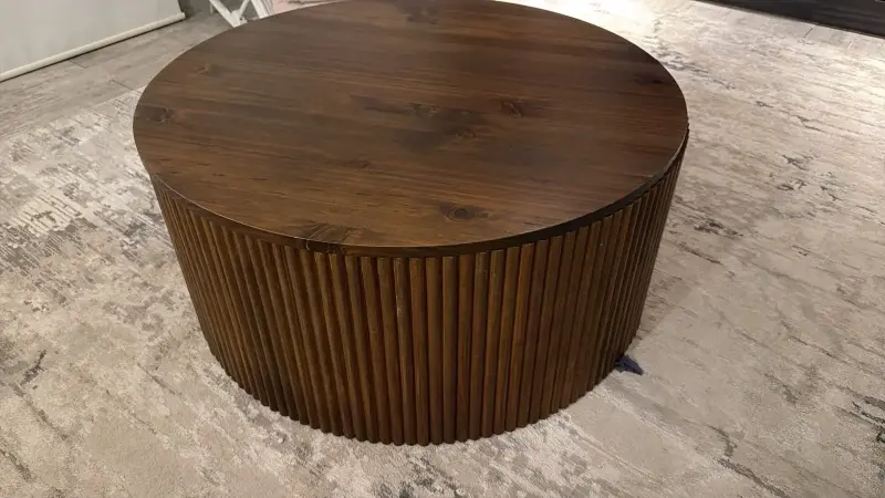 Mesa de centro redonda de madera con almacenamiento - 3