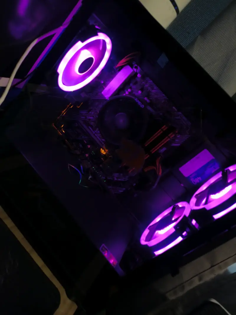 PC Gamer Asus / AMD Ryzen 3 3200G y 16GB RAM - 4