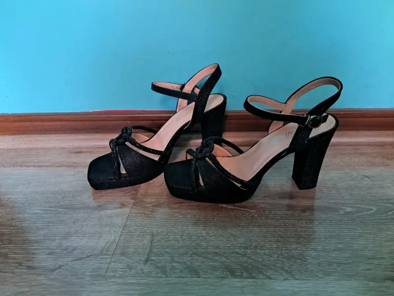 Sandalias de Tacón Negro con Brillo para Mujer - 2