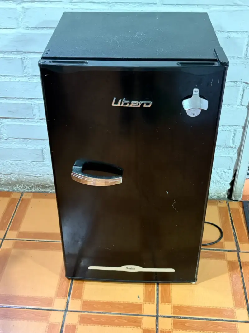 Refrigerador pequeño libero café con abridor - 1