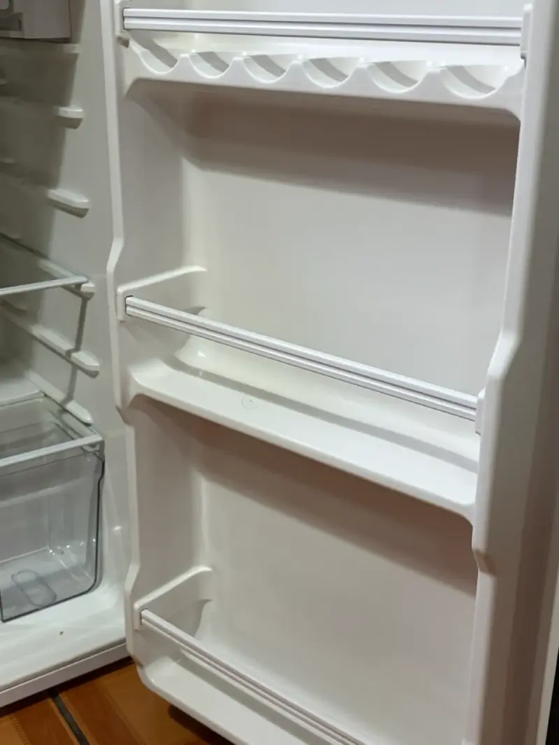 Refrigerador pequeño libero café con abridor - 2