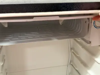 Refrigerador pequeño libero  café con abridor - miniatura 3