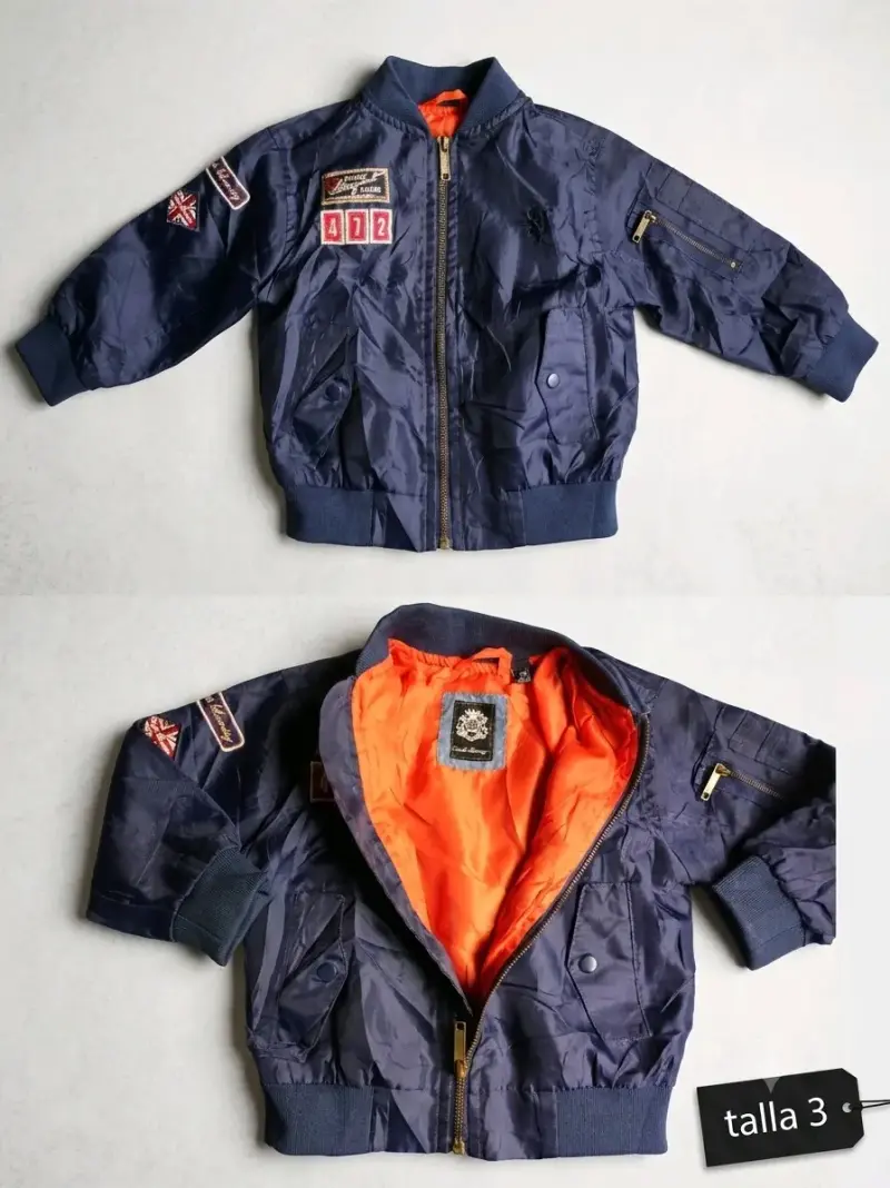 Chaqueta bomber azul para niño con parches