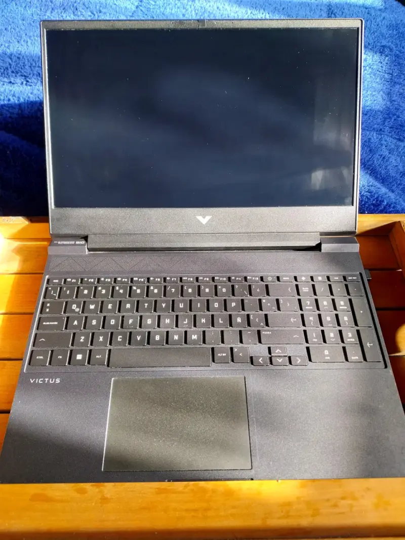 Laptop HP Victus 16.1 pulgadas en buen estado - 1