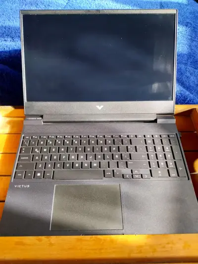 Laptop HP Victus 16.1 pulgadas en buen estado - miniatura 1