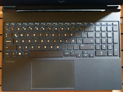 Laptop HP Victus 16.1 pulgadas en buen estado - miniatura 4