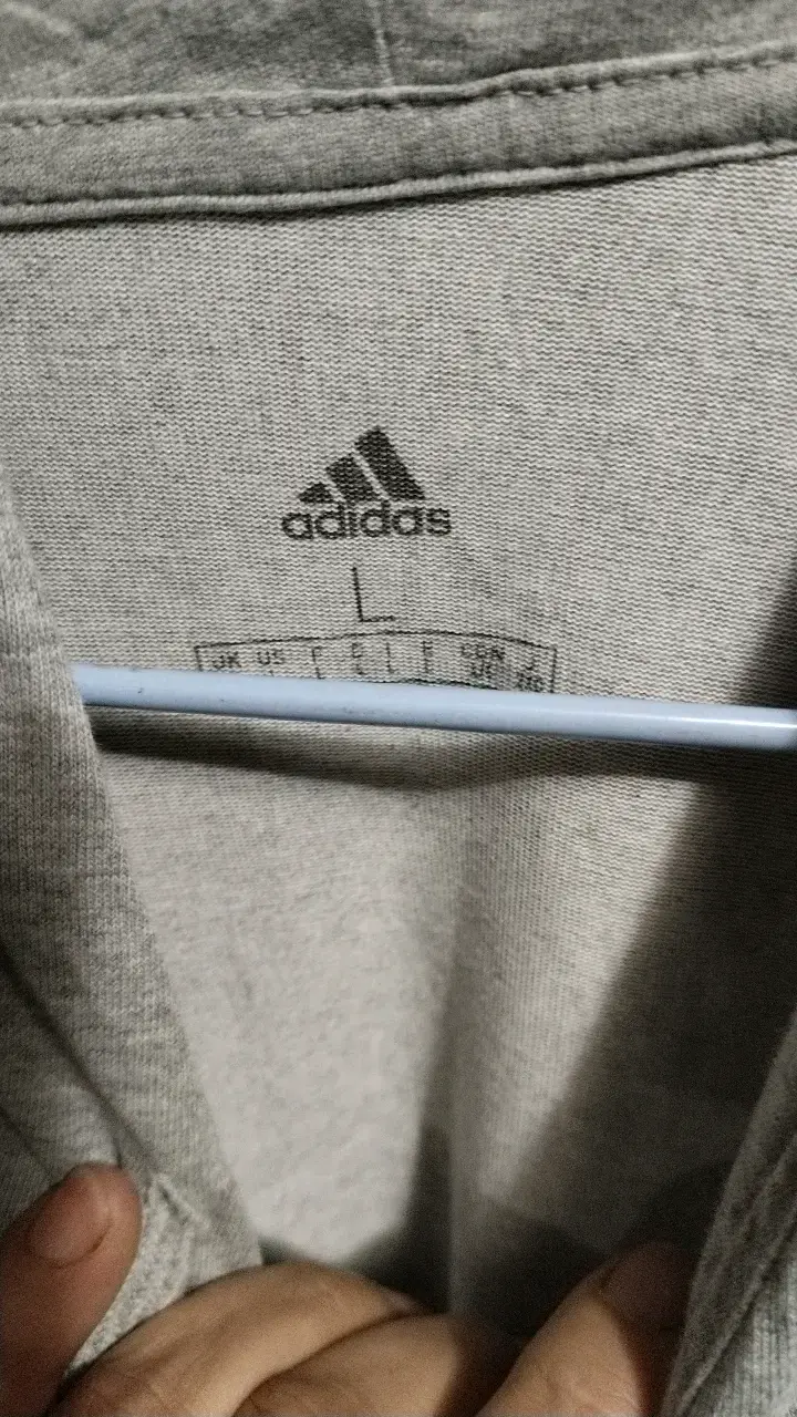 Polerón con capucha gris Adidas - 2