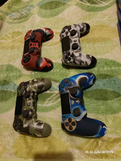 Consola PS4 con 4 controles y 5 juegos - miniatura 2