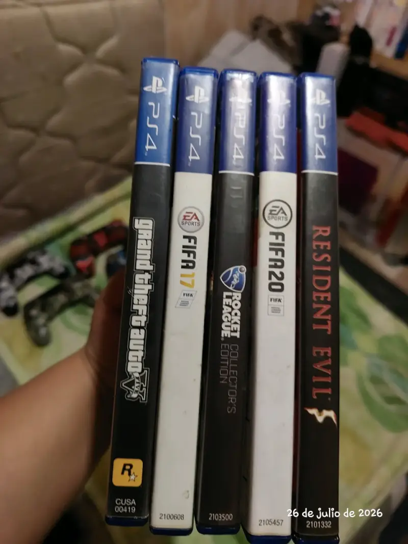 Consola PS4 con 4 controles y 5 juegos - 3
