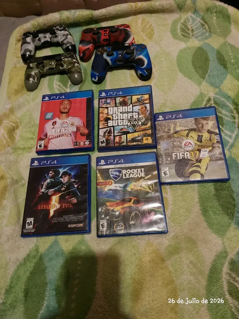 Consola PS4 con 4 controles y 5 juegos - 4