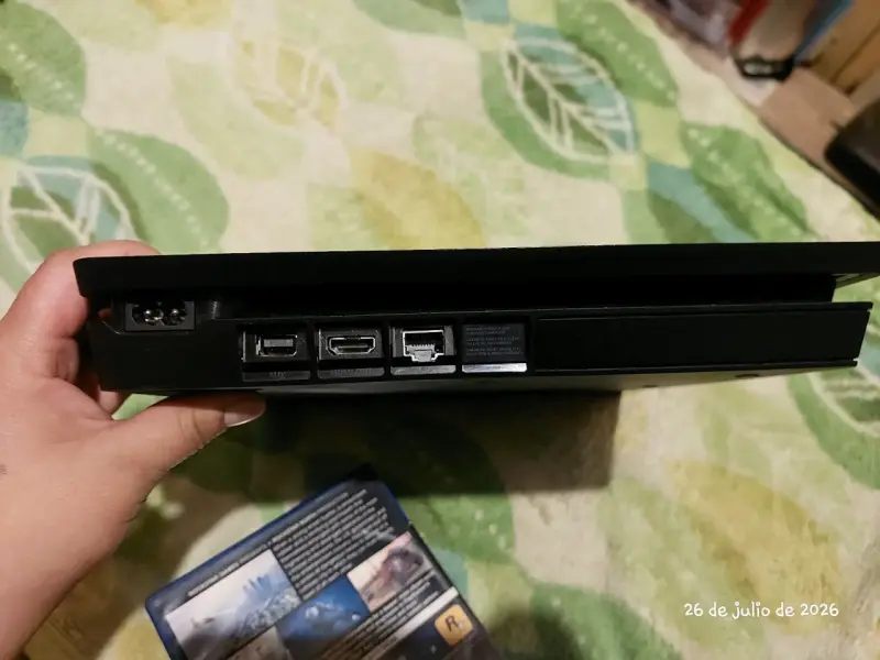Consola PS4 con 4 controles y 5 juegos - 6