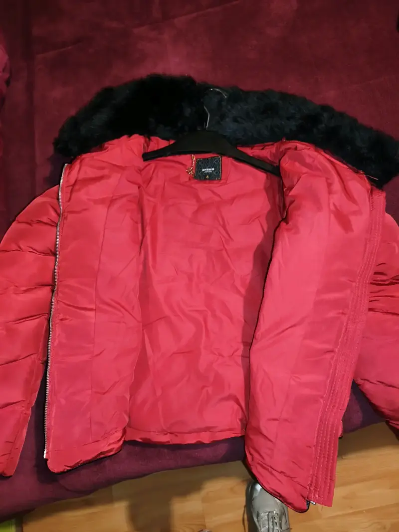 Chaqueta de invierno roja con cuello de piel sintética - 2