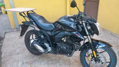 Moto Suzuki Gixxer 150cc en buen estado - miniatura 1