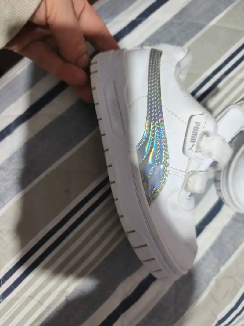 Zapatillas blancas para niños con diseño holográfico Puma - 1
