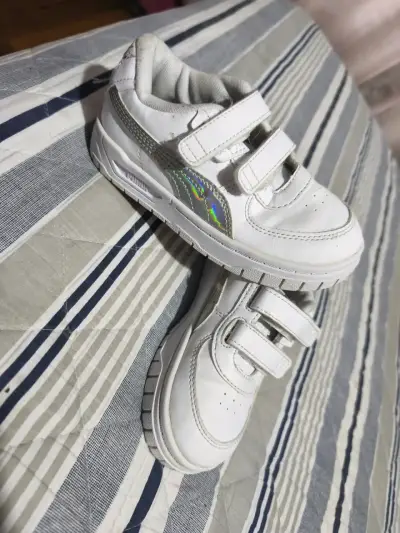Zapatillas blancas para niños con diseño holográfico Puma - miniatura 3