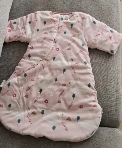 Saco de dormir para bebé rosa con estampado de cisnes - miniatura 1