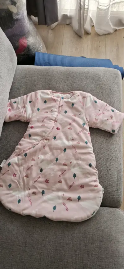 Saco de dormir para bebé rosa con estampado de cisnes - miniatura 2