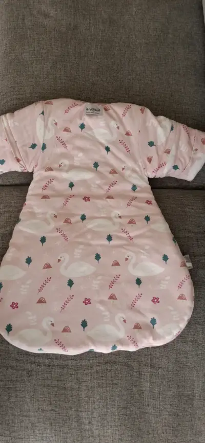 Saco de dormir para bebé rosa con estampado de cisnes - miniatura 3