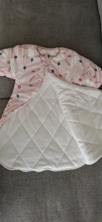 Saco de dormir para bebé rosa con estampado de cisnes - miniatura 4