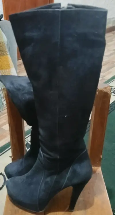 Botas de tacón alto negras de gamuza - miniatura 2