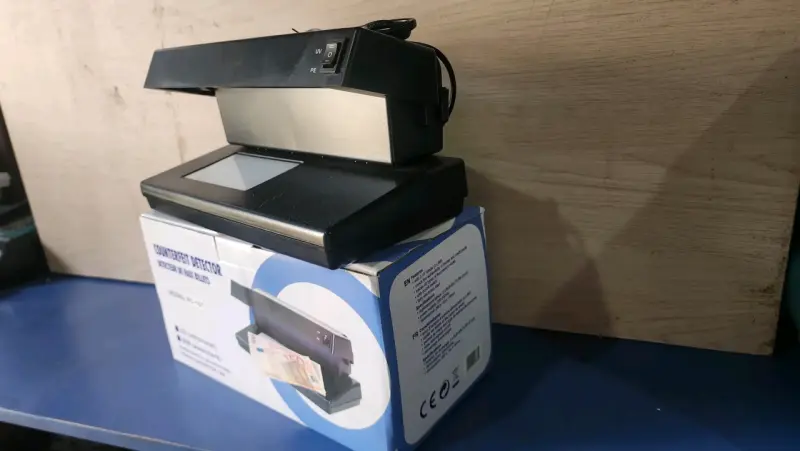 Detector de Billetes Falsos UV y PE - 1