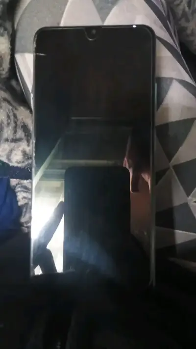 Smtelefono con pantalla grande en buen estado - miniatura 1