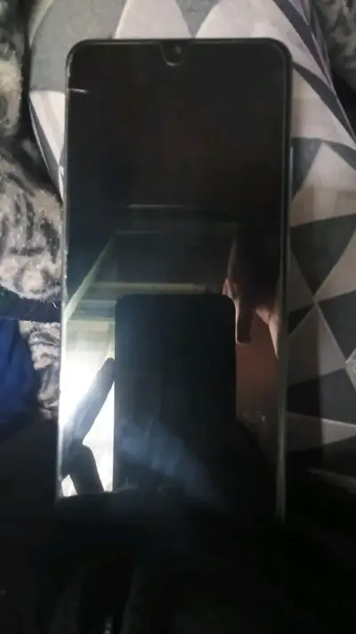 Smtelefono con pantalla grande en buen estado - miniatura 2