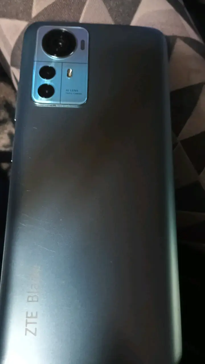 Smtelefono con pantalla grande en buen estado - 3