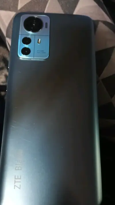 Smtelefono con pantalla grande en buen estado - miniatura 3