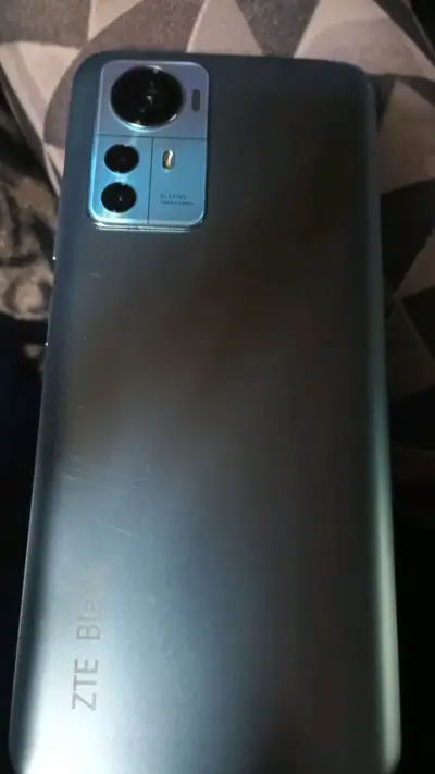 Smtelefono con pantalla grande en buen estado - miniatura 4