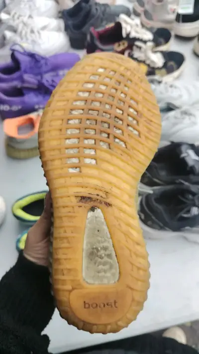 Zapatillas Adidas yeezy talla 38 - miniatura 2
