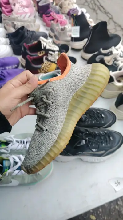 Zapatillas Adidas yeezy talla 38 - miniatura 3