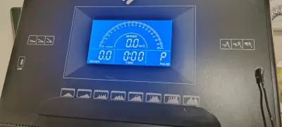 Caminadora eléctrica Ultimate Fitness con pantalla LCD - miniatura 3