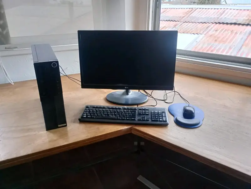 Computador de Escritorio HP - 3