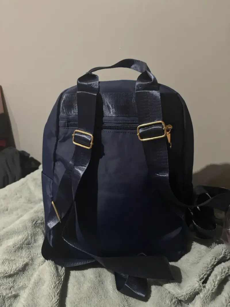Mochila azul con diseño tejido y múltiples bolsillos - 2