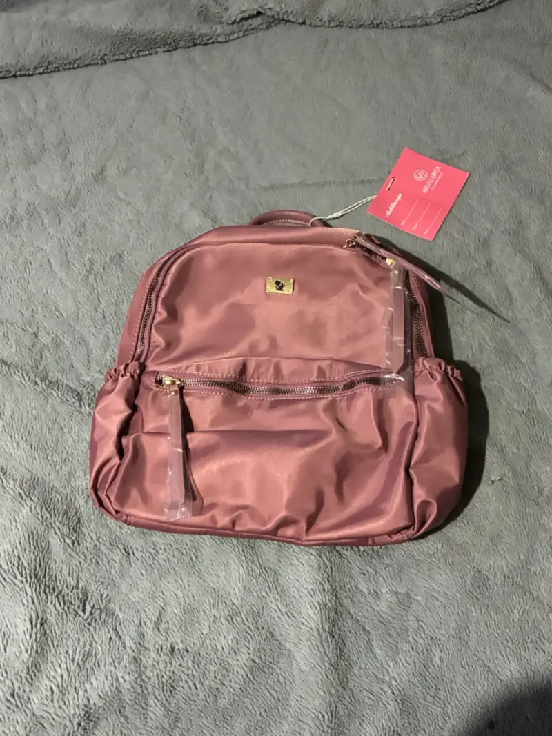 Mochila rosada con diseño elegante - 1
