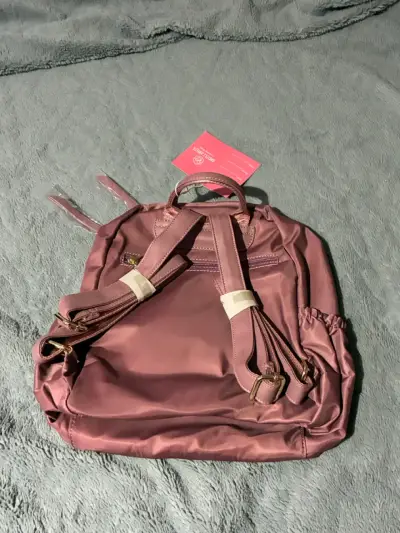 Mochila rosada con diseño elegante - miniatura 2