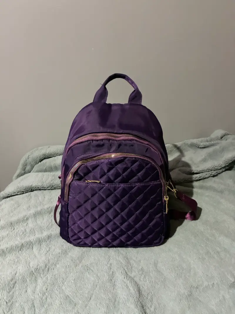 Mochila morada acolchada con múltiples bolsillos - 1