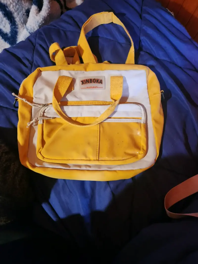 Mochila amarilla con bolsillo transparente - 1