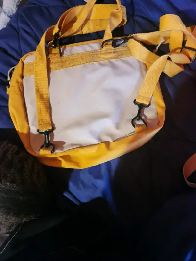 Mochila amarilla con bolsillo transparente - miniatura 2