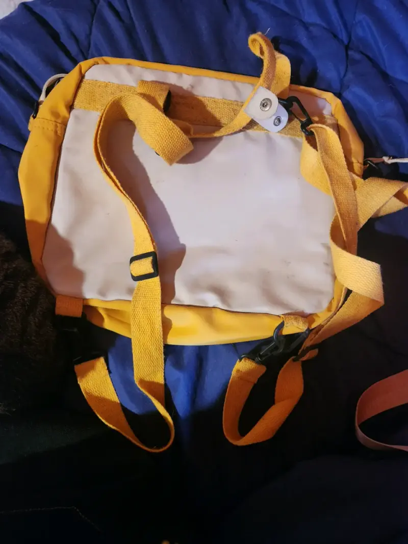 Mochila amarilla con bolsillo transparente - 3