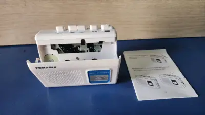 Grabadora de cassette portátil Tomashi blanca - miniatura 1