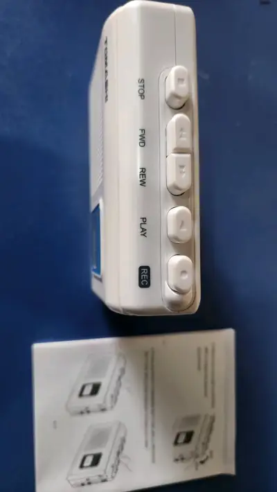 Grabadora de cassette portátil Tomashi blanca - miniatura 2