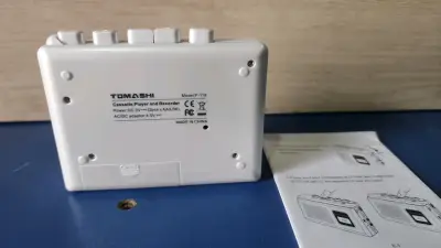 Grabadora de cassette portátil Tomashi blanca - miniatura 3
