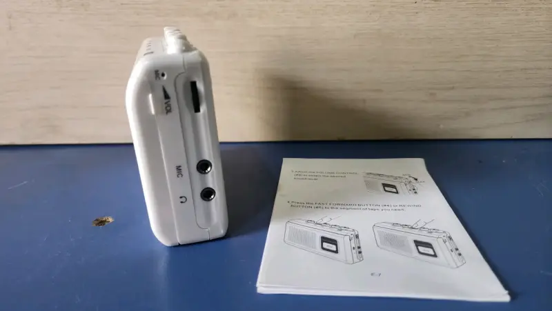 Grabadora de cassette portátil Tomashi blanca - 4