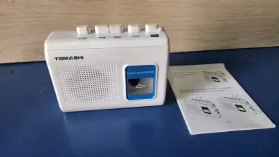 Grabadora de cassette portátil Tomashi blanca - miniatura 5