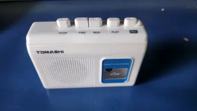 Grabadora de cassette portátil Tomashi blanca - miniatura 6