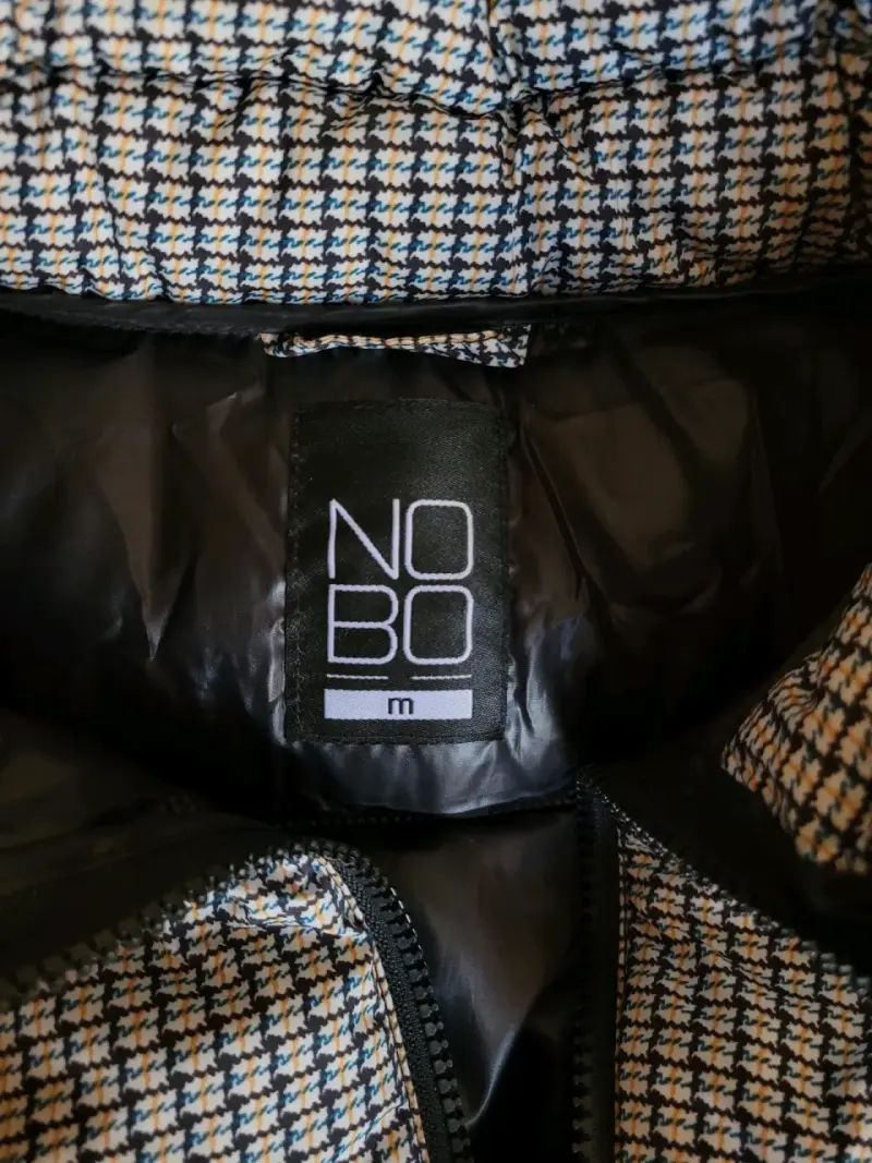 Chaqueta acolchada con capucha para invierno - 3