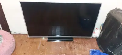 Televisor LED de 40 pulgadas en buen estado - miniatura 1