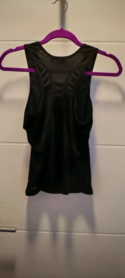 Polera sin mangas negra Puma para mujer - miniatura 2
